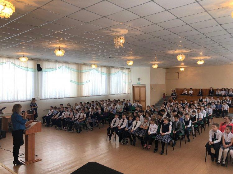 Торжественная линейка посвящённая декаде "Самопознания"