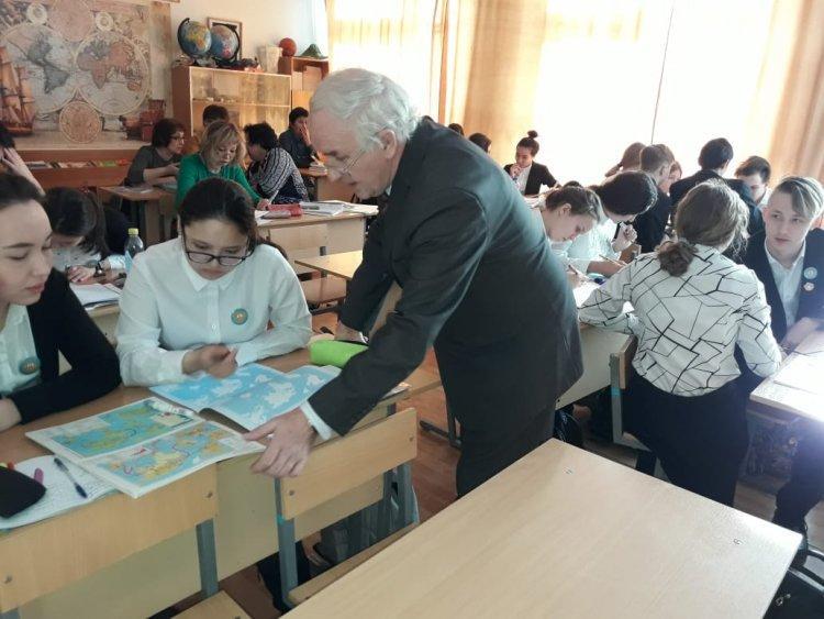 Открытый урок "Территориальная структура мировой промышленности "