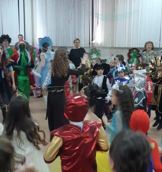 Новогодние праздники в 0-4 классах 2019