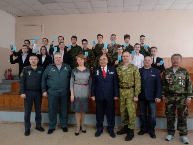 Торжественное вручение удостоверений о приписке к призывному участку