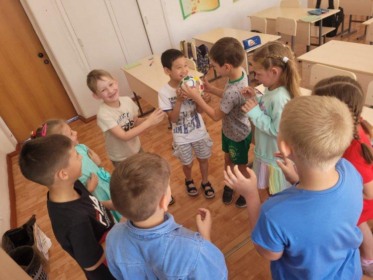 Жазғы мектепте 1-сыныпта «Ертегіге бару» атты қызықты викторина - Увлекательная викторина «В гостях у сказки» в 1 классе в Летней школе