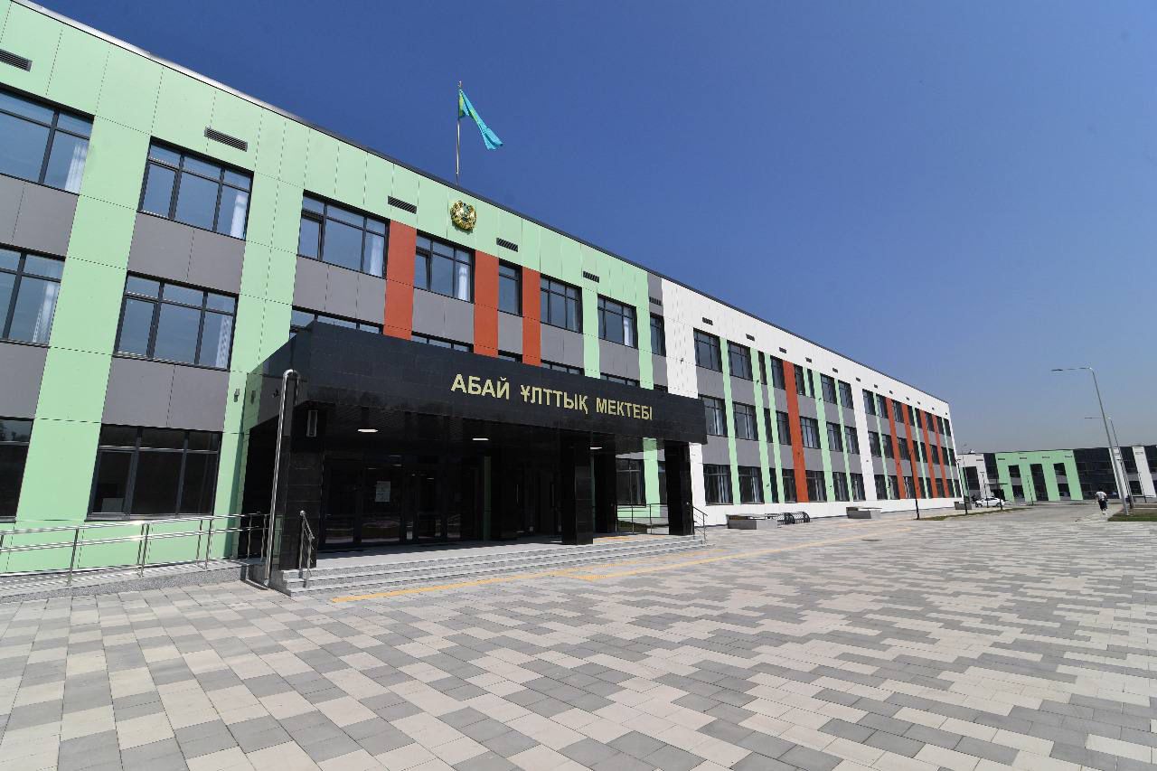 📚Единый дизайн-код внедряется в «Келешек мектептері»: министр посетил объекты образования города Алматы